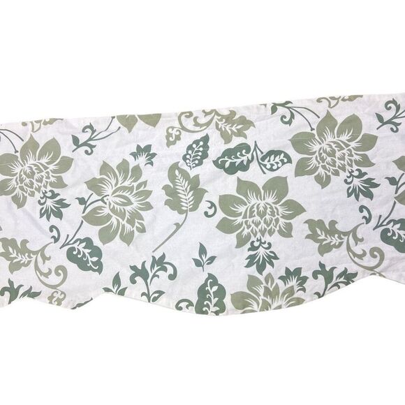 Curtain Chic, Inc. Green Floral Print Curtain Size 50” x 16” - Picture 2 of 10